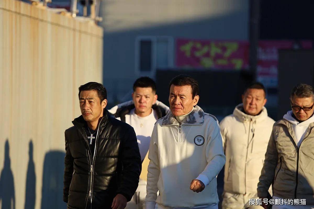 原創當黑社會遇上奢侈品：山口組元旦搗年糕，成了頂級奢侈品秀場
