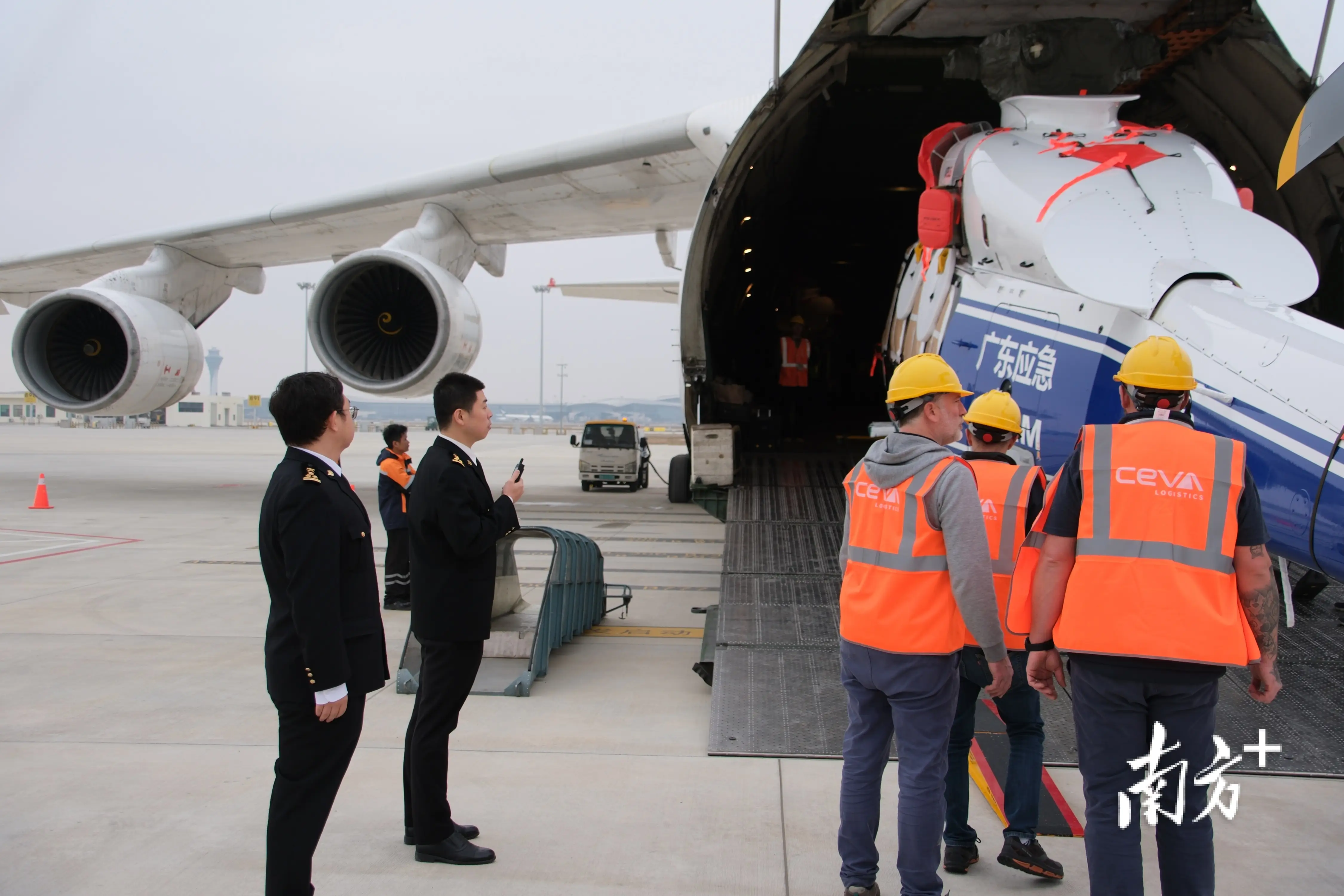 廣州白雲機場口岸迎來首批保稅租賃直升機進口