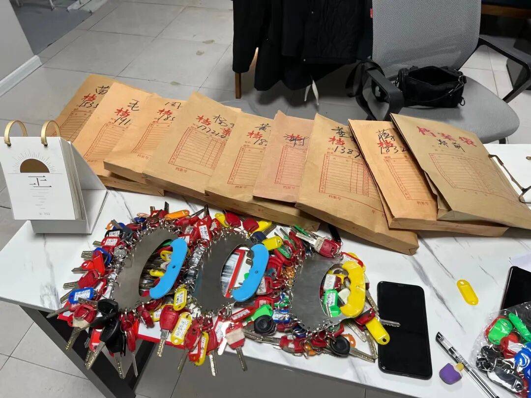 鶴崗「房產一哥」，轉行擦邊背後