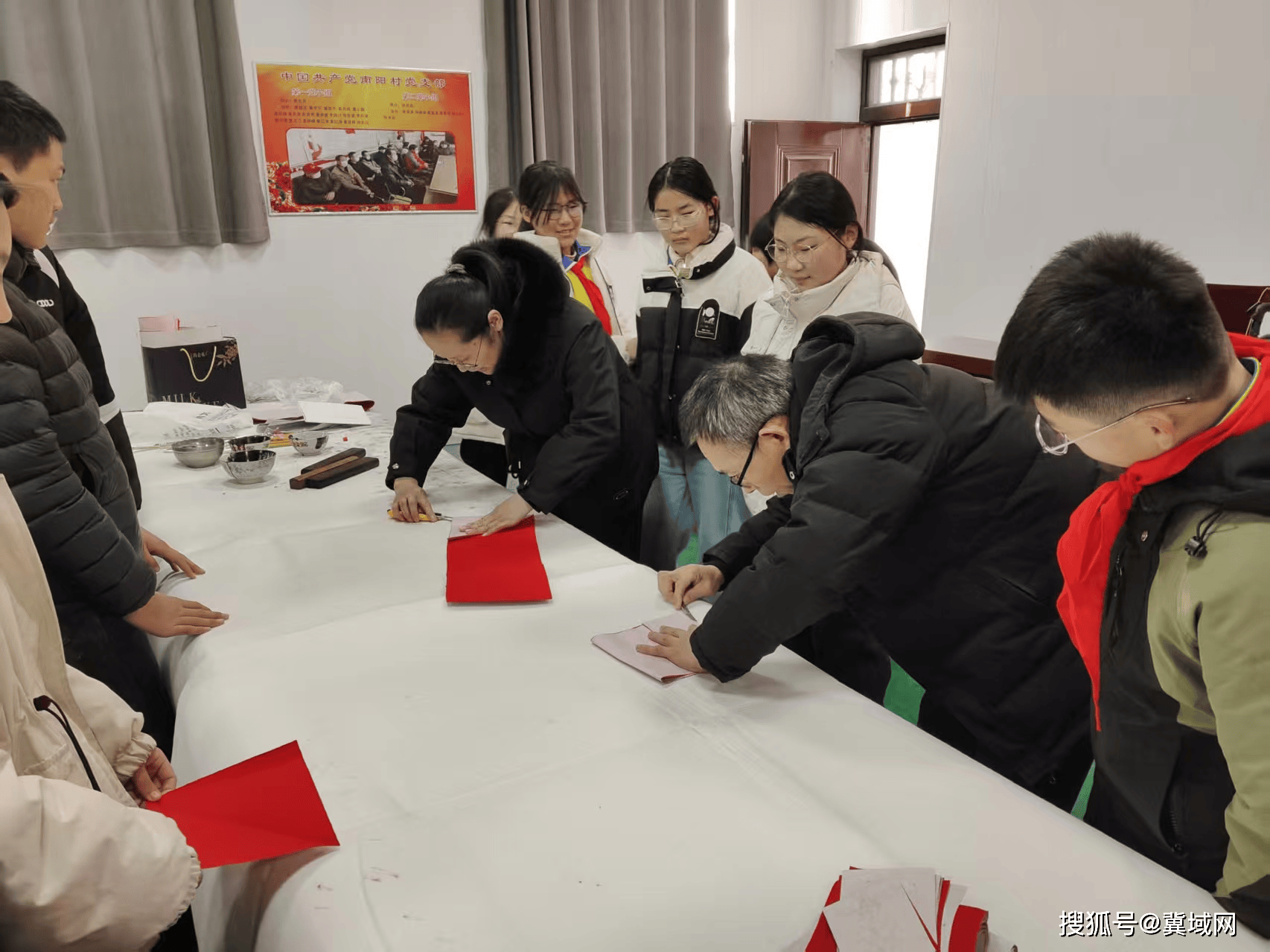 柏鄉縣南陽中心小學組織開展“迎春習字”軟筆書法活動