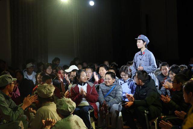 北京四中原創戲劇“閃耀”小學舞臺