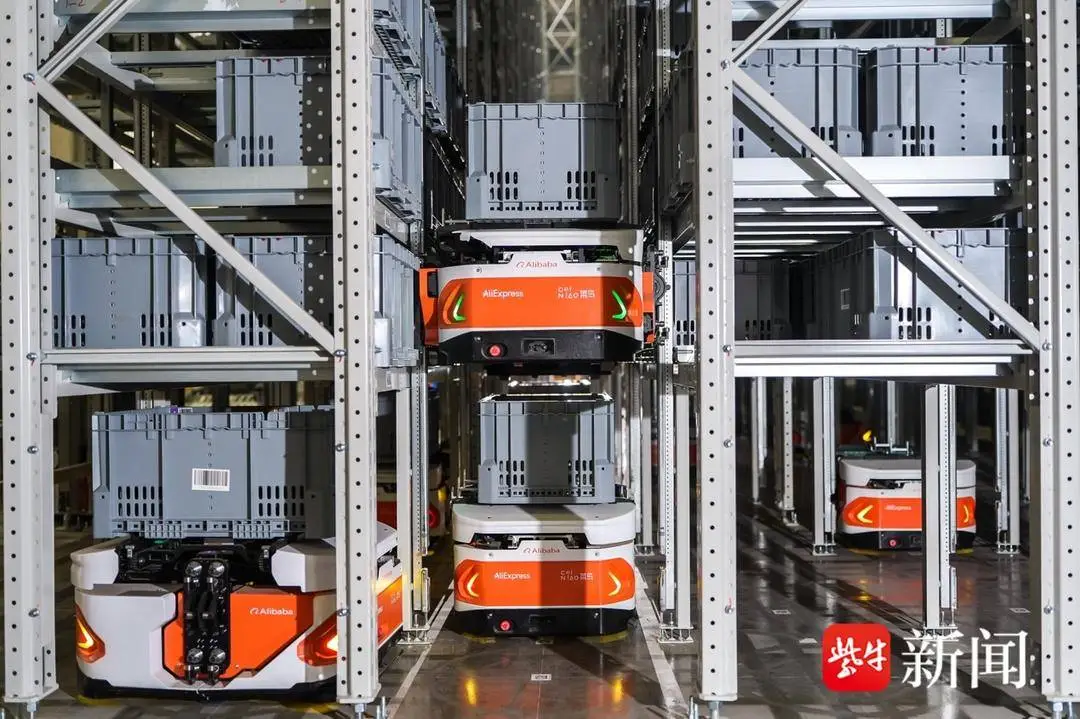 10秒就能爬上5層樓高的貨架！中國自研攀爬機器人ZeeBot亮相