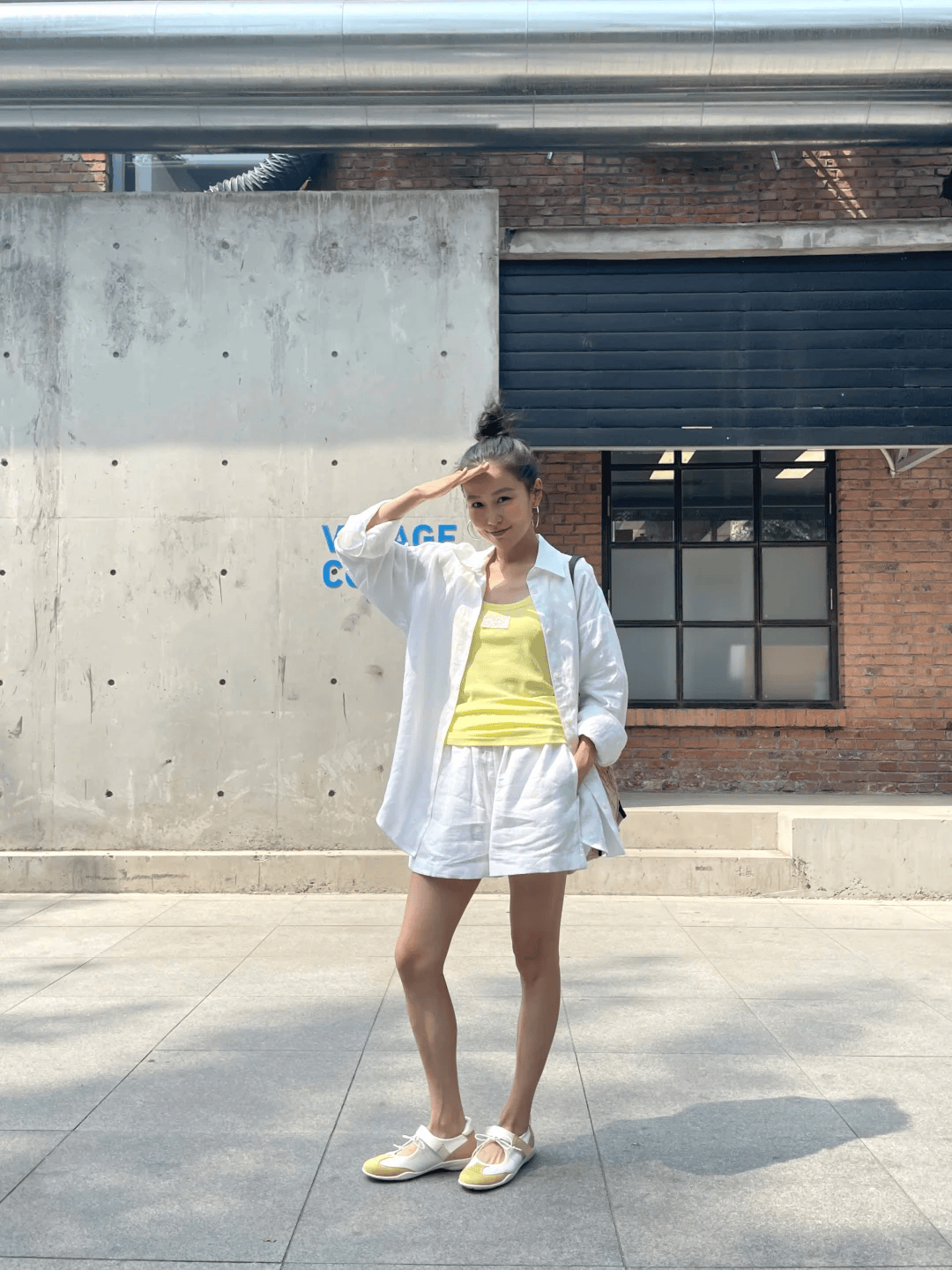 40歲女性的初夏穿搭，鬆弛感才是最高階的精緻