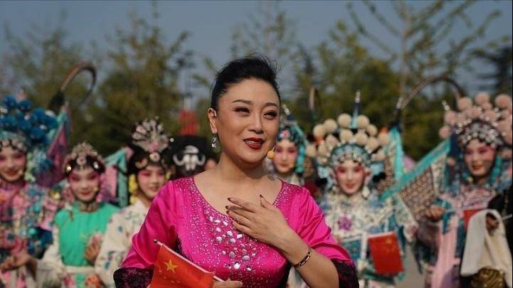 原創她是京劇大師，41歲抑鬱早逝，今兒子考入戲劇學院，母親仍思念她