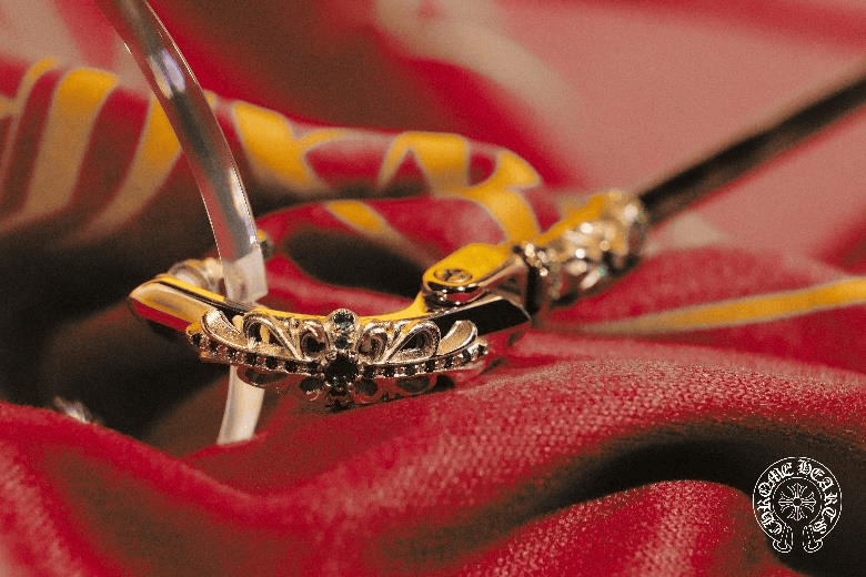 溥儀眼鏡 25 週年壓軸企劃： 和 CHROME HEARTS 隆重呈獻專屬紀念款眼鏡