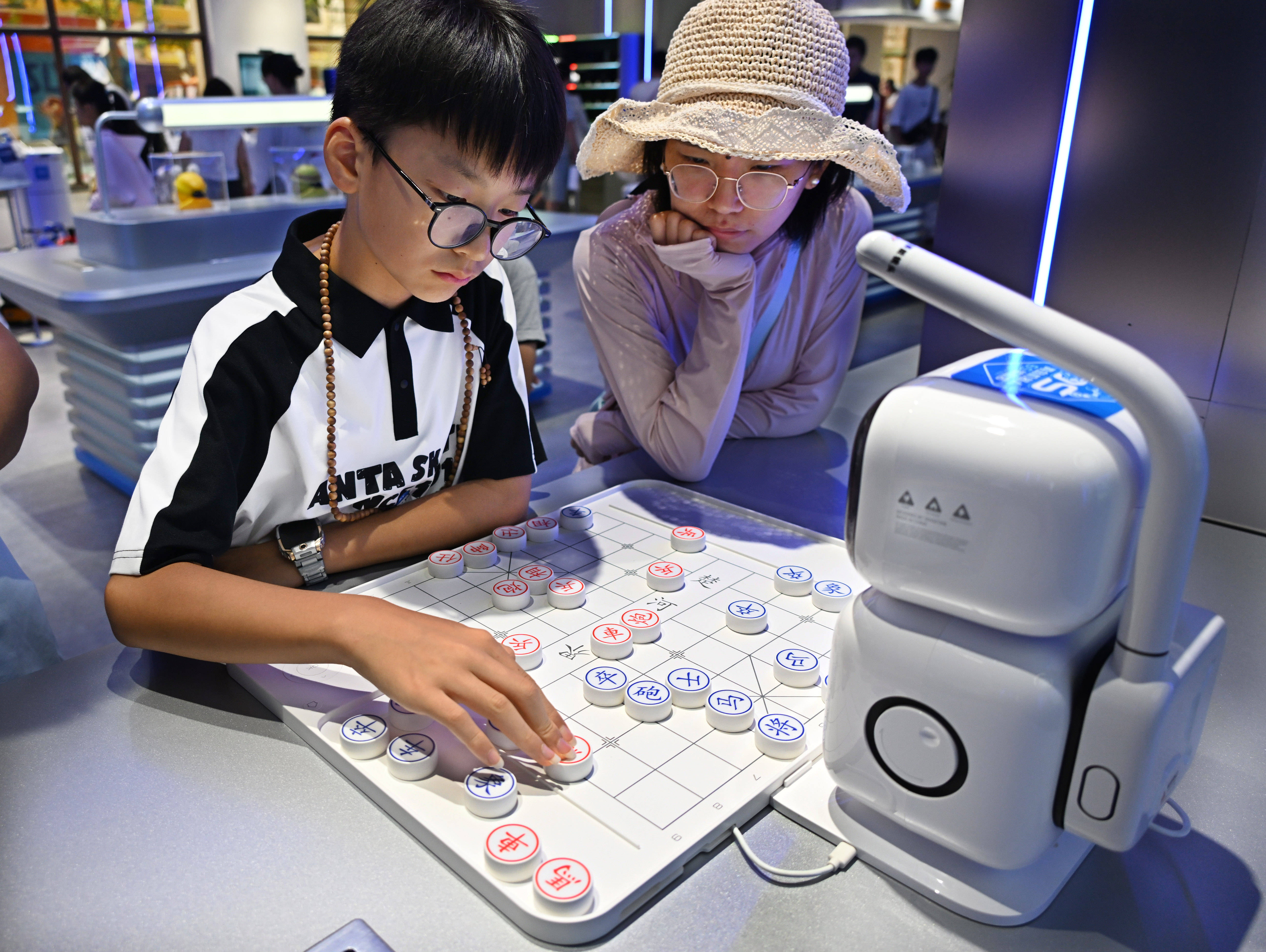 可租賃可定製 青島首家機器人6S體驗店開業