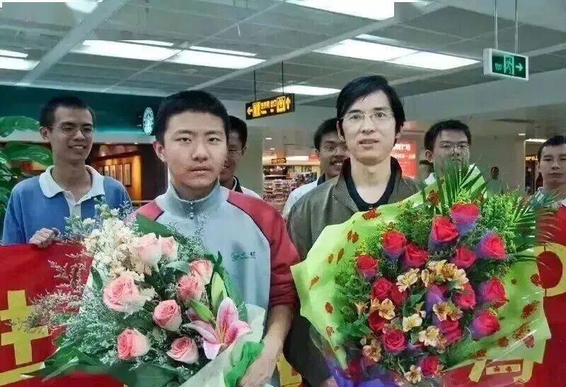 菲爾茲獎得主鄧煜：愛看動漫、沉迷寫詩、“相信奇蹟與魔法”……一位“活人感”數學家的B面