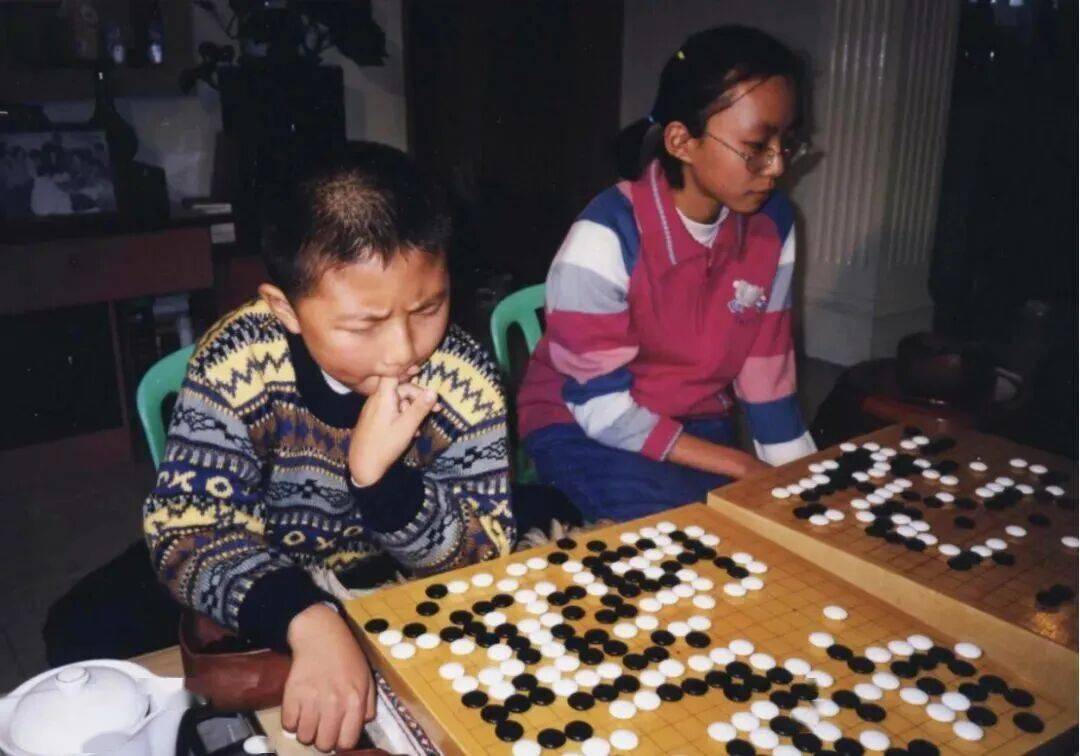 菲爾茲獎得主鄧煜：愛看動漫、沉迷寫詩、“相信奇蹟與魔法”……一位“活人感”數學家的B面
