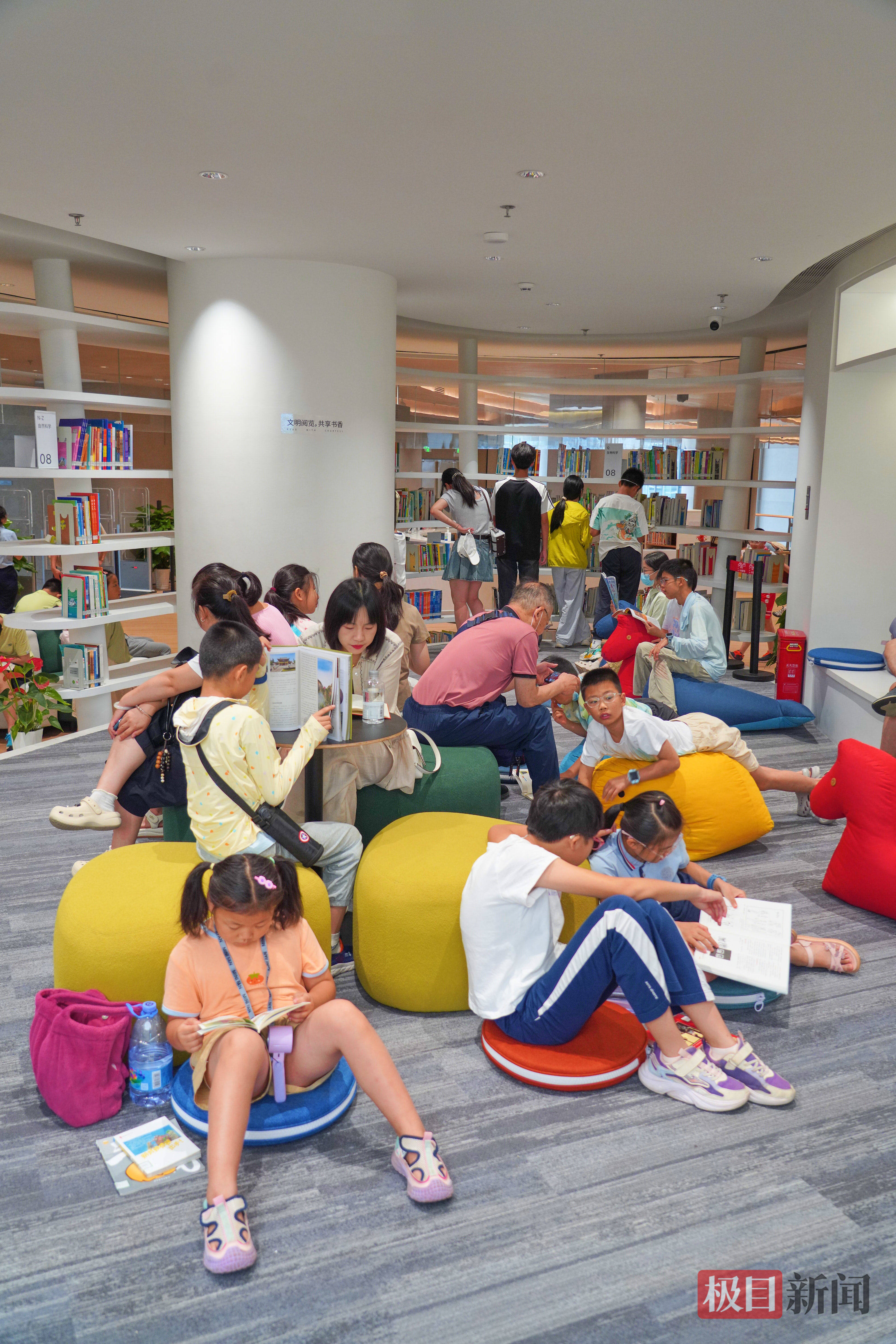 週末書香濃，武漢光谷圖書館迎來閱讀熱潮