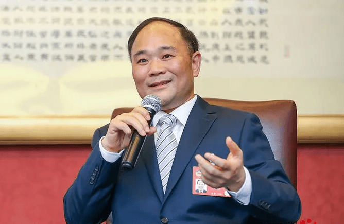 吉利換帥，李書福把公司交給跟了他30年的“老會計”